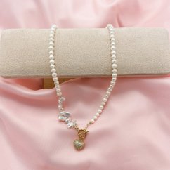 Halskette aus Flussperlen mit Herz und kubischem Zirkon