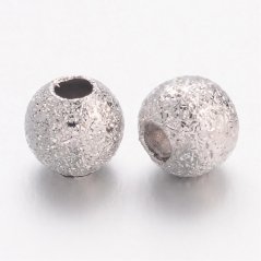 Texturált sárgaréz gyöngy - ezüst, 4 mm