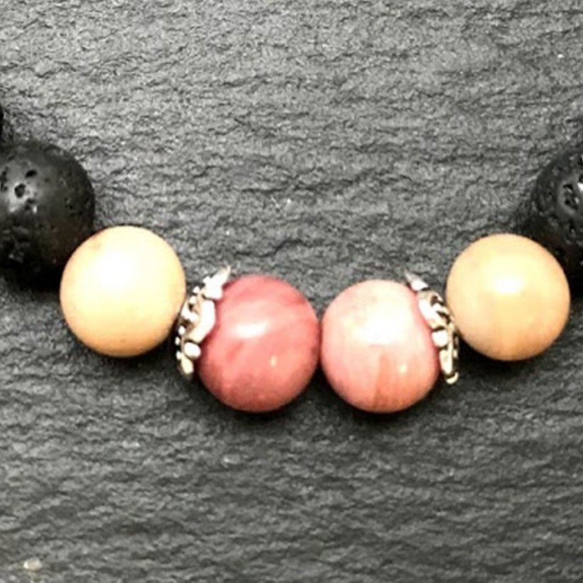 Armband aus Lava und Rhodonit mit Perlenkappen