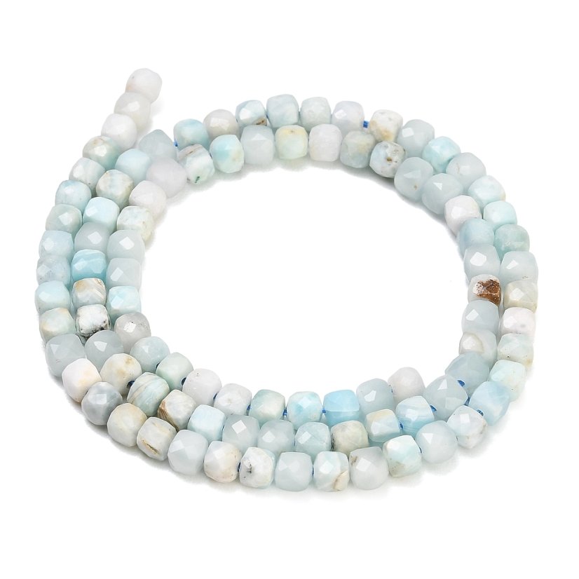 Přírodní larimar - kostky, broušené, modrá  4–4,5 × 4–4,5 × 4 mm
