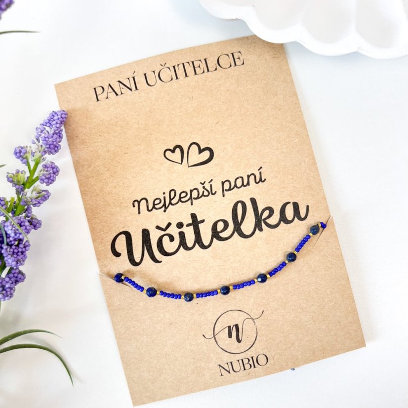 Dárková karta pro paní učitelku se šnůrkovým náramkem s lapisem lazuli a skleněnými korálky