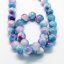 Natürliche weiße Jade - Perlen, blau-rosa, 8 mm