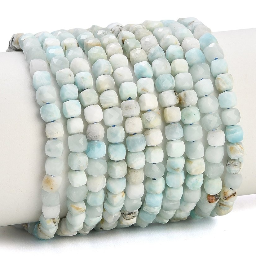 Přírodní larimar - kostky, broušené, modrá  4–4,5 × 4–4,5 × 4 mm