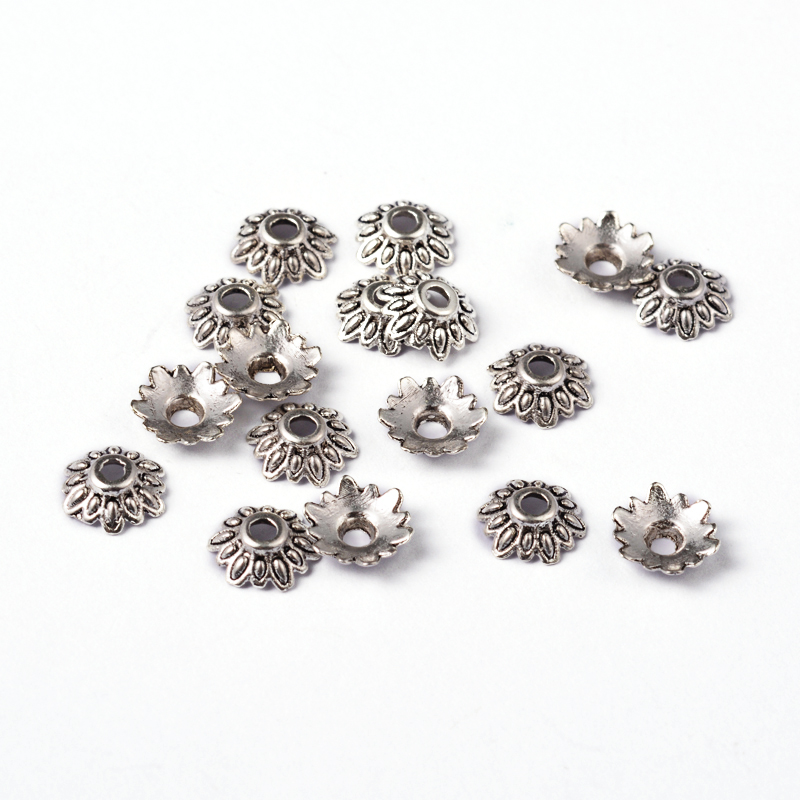Perlenkappe aus Metall Blume silbern 8x8x2,5 mm, Größe des Lochs 1 mm