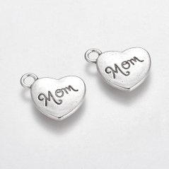 Kovový přívěšek "Mom" 18x15x3 mm