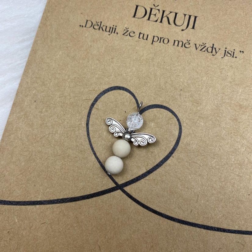 Klíčenka z křišťálu a vápencové zkameněliny