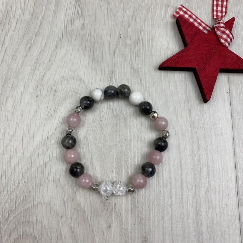 Vánoční náramek z růženínu, howlitu, labradoritu a křišťálu