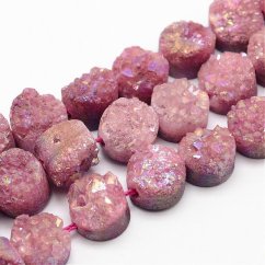 Természetes kristályból készült 7~12x5~10 mm-es, órózsaszín bevonatos drúza