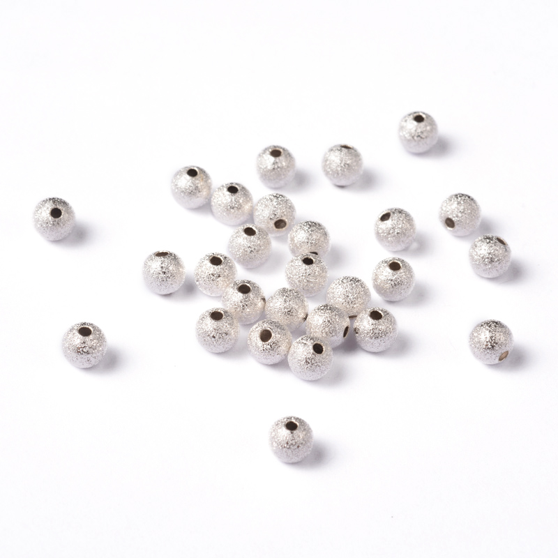 Texturált sárgaréz gyöngy - ezüst, 6 mm