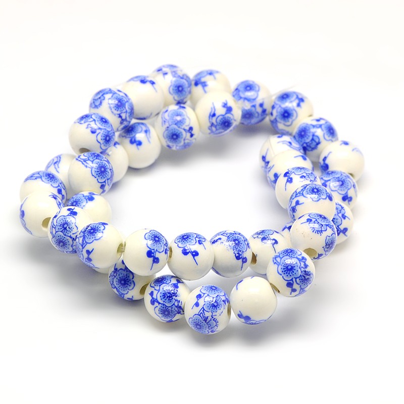 Kerámia gyöngyök virággal - fehér-kék, 10 mm