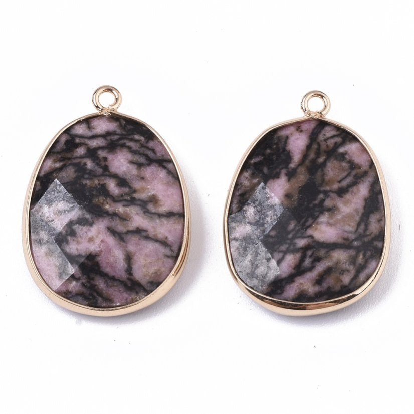 Medál csiszolt rhodonitból sárgaréz szegéllyel, 25x17x5 mm