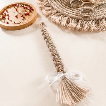 Macramé vánoční ozdoba s korálky – rampouch