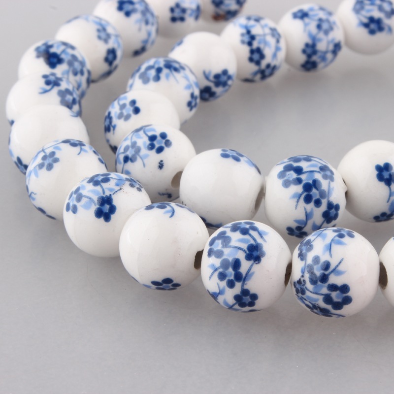 Keramikperlen mit Blume - weiß-blau, 8 mm