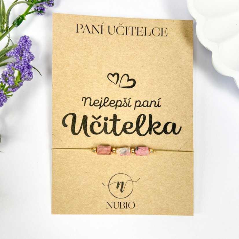 Dárková karta pro paní učitelku s náramkem s válečky z rodonitu Dárková karta pro paní učitelku s náramkem s válečky z rodonitu
