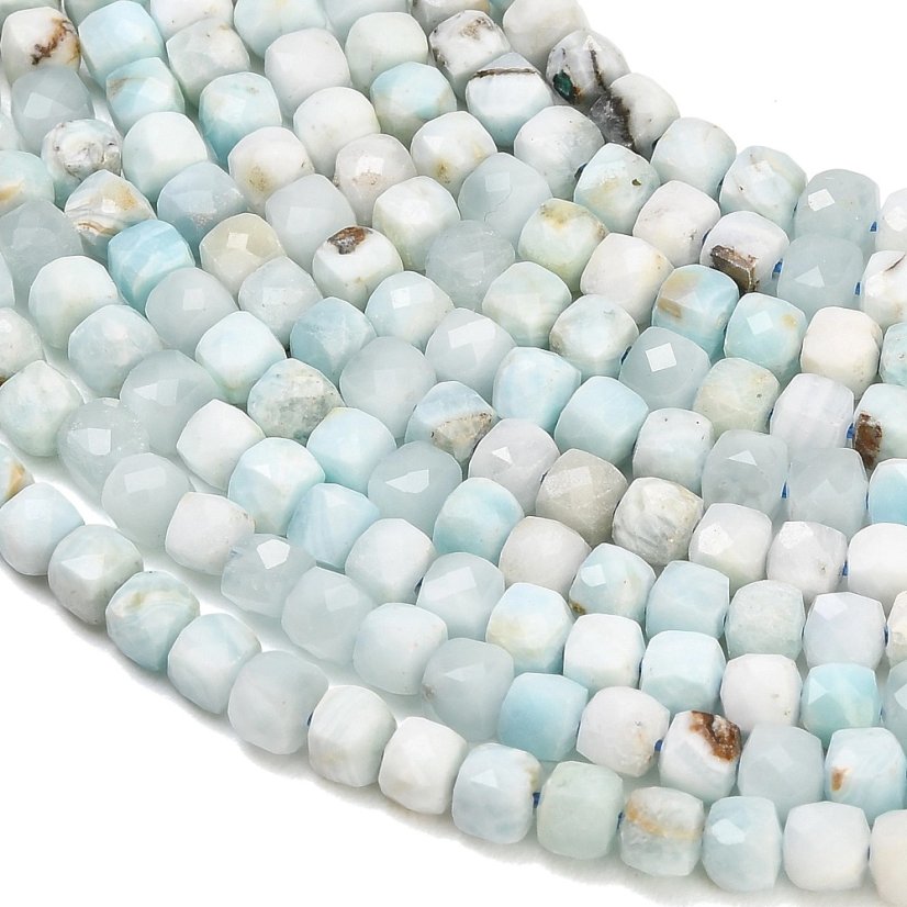 Přírodní larimar - kostky, broušené, modrá  4–4,5 × 4–4,5 × 4 mm