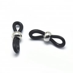 Szilikon szemüvegakasztók sárgaréz gyűrűvel, fekete, 20x6 mm