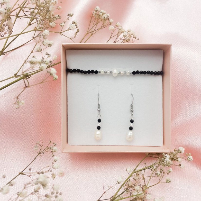 Set náramku a náušnic z onyxu, říčních perel a hematitu