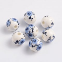 Kerámia gyöngyök virággal - fehér-kék, 12 mm