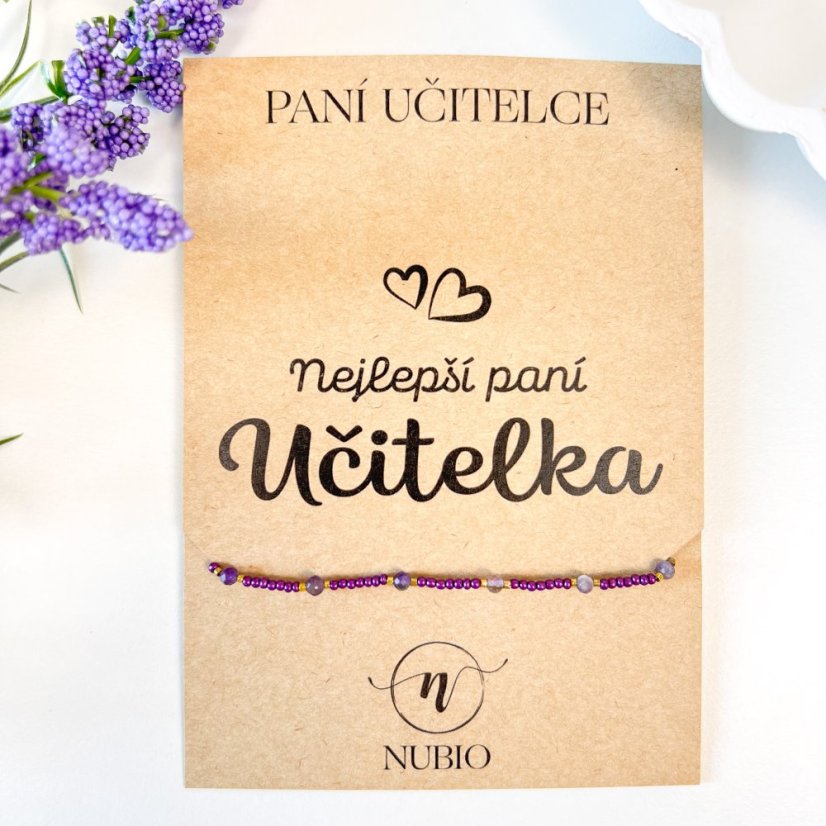 Dárková karta pro paní učitelku se šnůrkovým náramkem s ametystem a skleněnými korálky