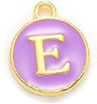 Metallanhänger mit dem Buchstaben E, lila, 14x12x2 mm