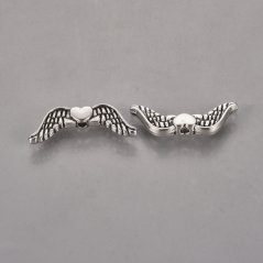 Kovový oddeľovač krídla so srdiečkom, strieborné, 20x7mm