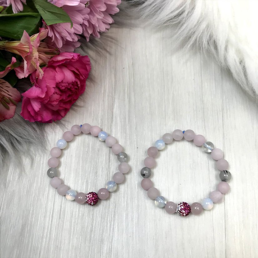 Rodinný náramek z růženínu, opalitu a křemenu s kuličkou