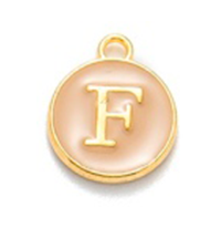 Kovový prívesok s písmenom F, krémový, 14x12x2 mm
