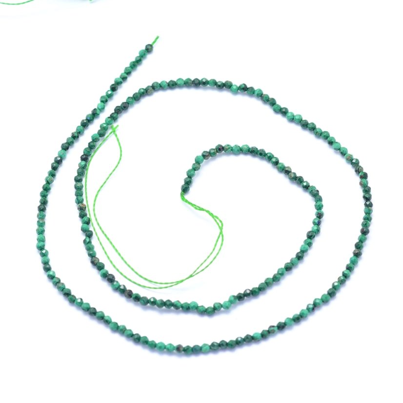 Természetes malachit - gyöngyök, zöld, csiszolt, 2 mm