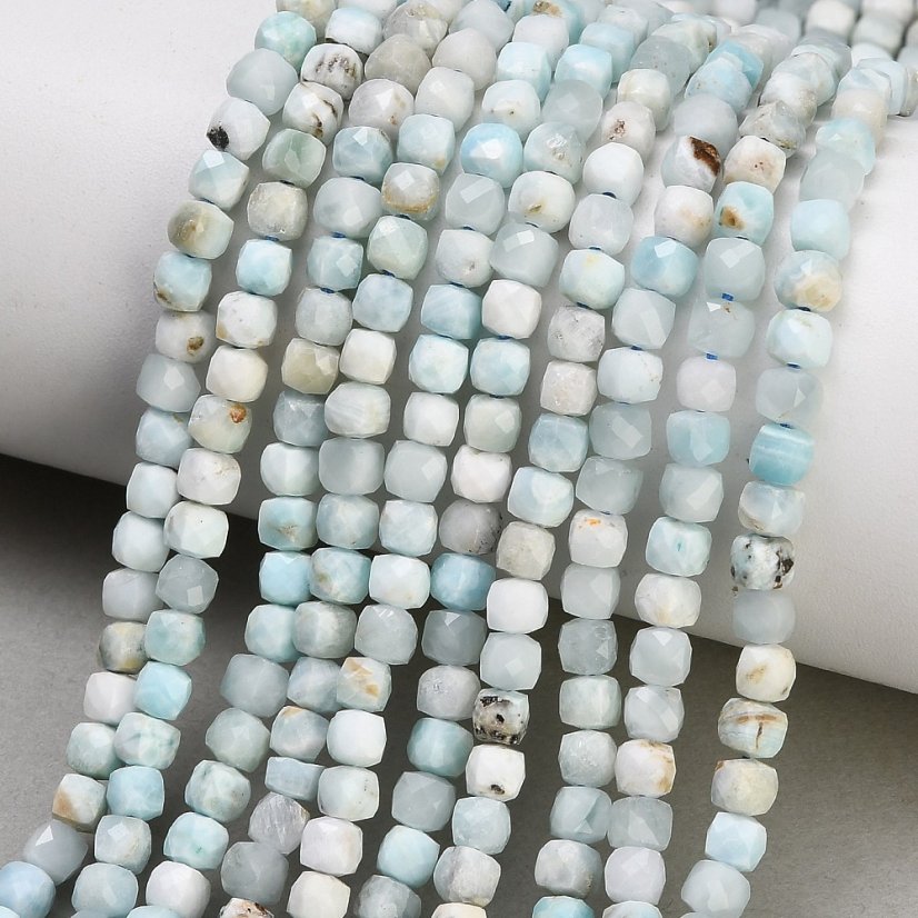 Přírodní larimar - kostky, broušené, modrá  4–4,5 × 4–4,5 × 4 mm
