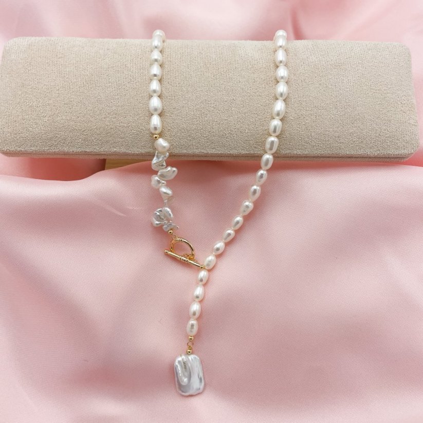 Náhrdelník z říčních perel s obdelníkovou perlou