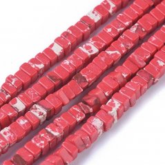 Heishi gyöngyök szintetikus regalitból , piros, 3~3.5x3~3.5x1.7~2.5mm