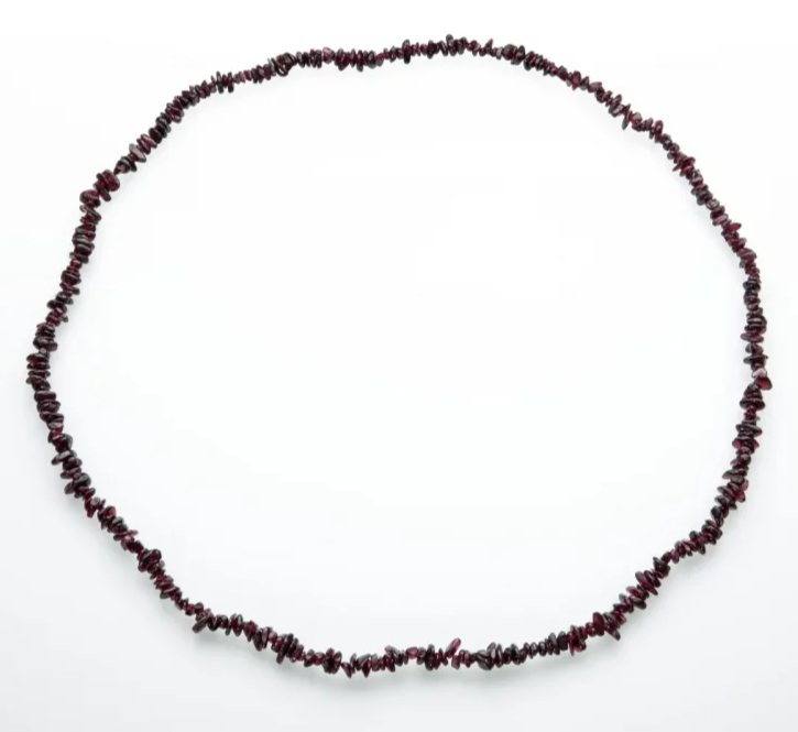 Náhrdelník zo sekaného granátu