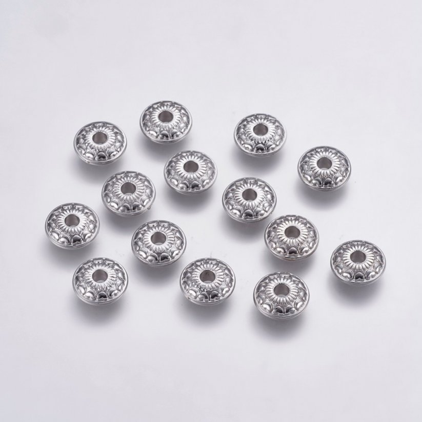 Silberner Abstandhalter aus Plastik mit Herz 12,5x4,5 mm, Loch 3 mm
