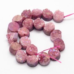 Természetes kristályból készült 7~12x5~10 mm-es, órózsaszín bevonatos drúza
