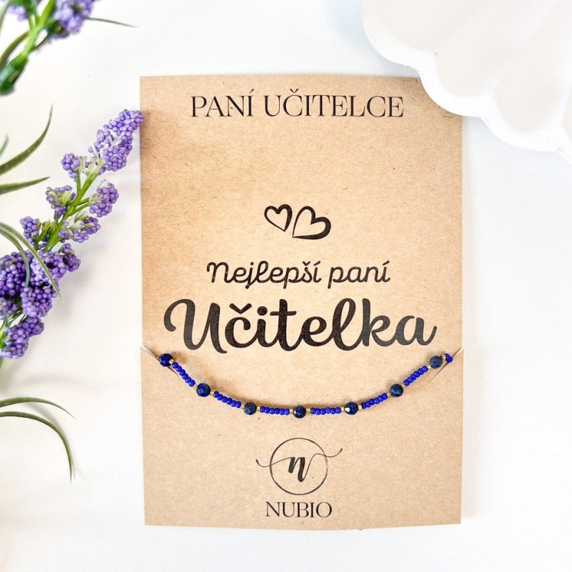 Dárková karta pro paní učitelku se šnůrkovým náramkem s lapisem lazuli a skleněnými korálky