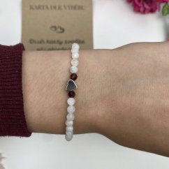 Geschenkkarte mit minimalistischem Armband aus Mondstein und Granat mit Herz