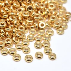 Mosadzný oddeľovač 4x1,5 mm, plochý, zlatý, prievlak 1 mm