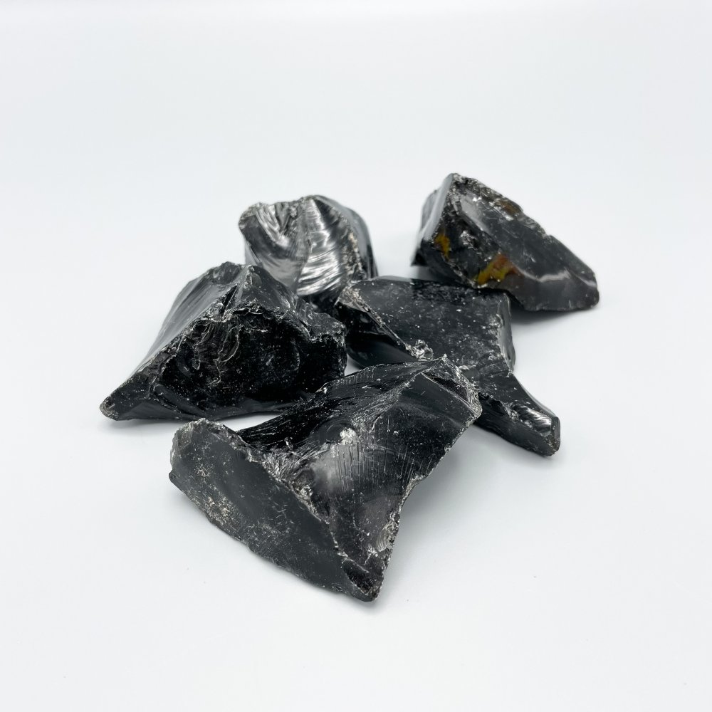 surový kámen obsidián
