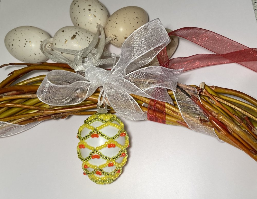 dekorace velikonoční vajíčko z rokajlových korálků